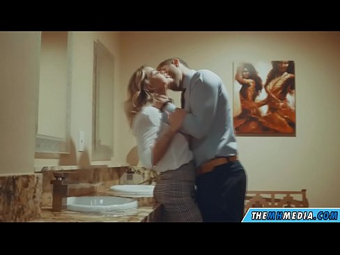 ❤️ Том биетэй шаргал үст таныг нийтийн бие засах газар уруу татах үед ❤️❌ Зүгээр л порно mn.hentai-ita.ru